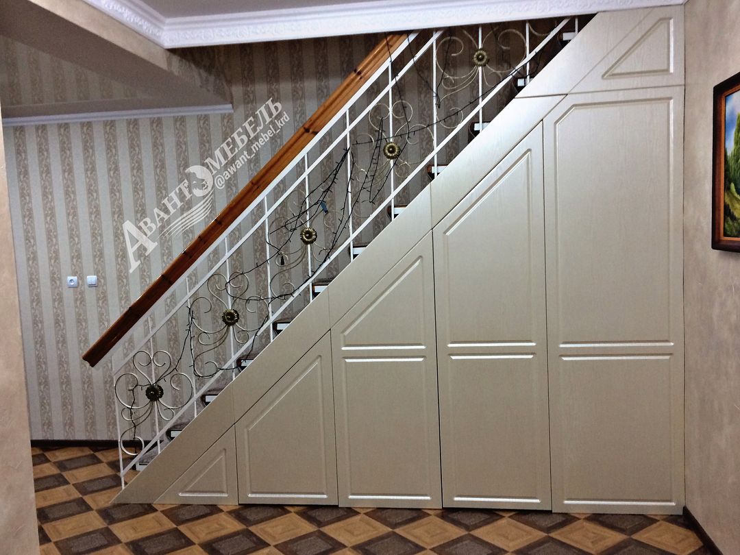 шкаф под лестницей - фасад пленка МДФ